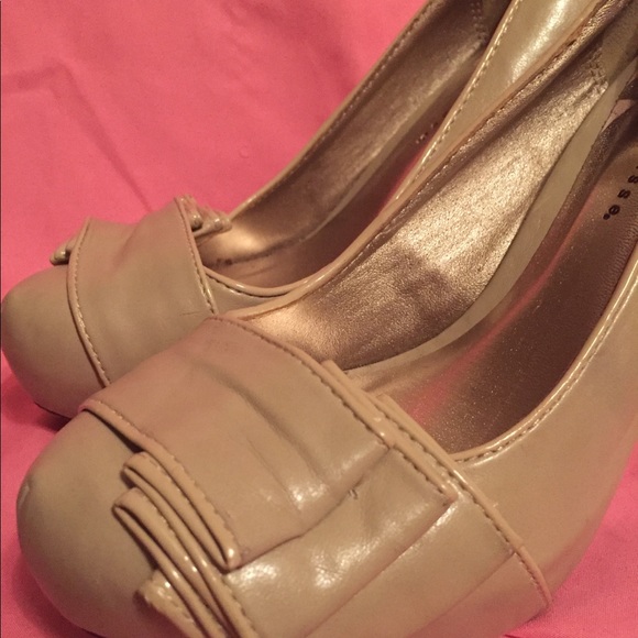 Charlotte Russe tan ruffle design platform heels - Picture 4 of 5